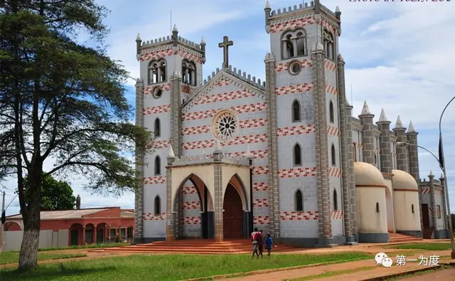 安哥拉属于哪个洲，安哥拉在非洲的什么地方（安哥拉共和国简介）