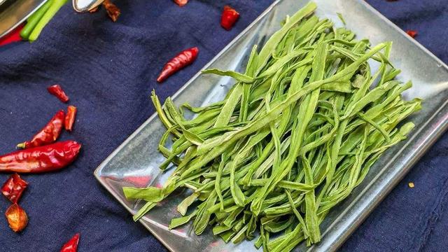 贡菜凉拌用不用开水焯一下，贡菜可以直接凉拌吗（天然的“瘦身菜”找到啦）