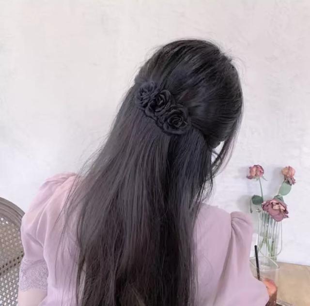 性感头像女生个性头像，女生性感头像／部位头像／“感动代替不了感情，念旧也回不到曾经” ​微信（部位头像丨一厢情愿，愿赌服输）