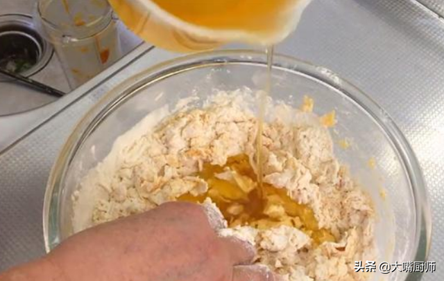 麻花怎么做才能又酥又脆，麻花怎么做又酥又脆教程（酥脆咸香的炸麻花）