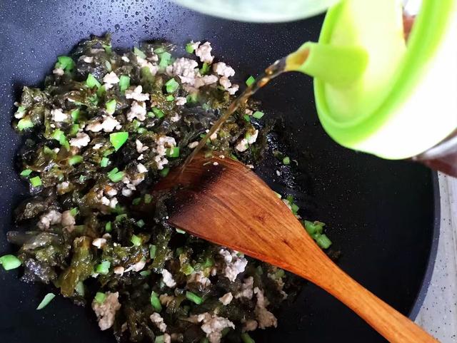 地衣怎么做好吃，新鲜地衣怎么做好吃（别小看路边的这个野菜）