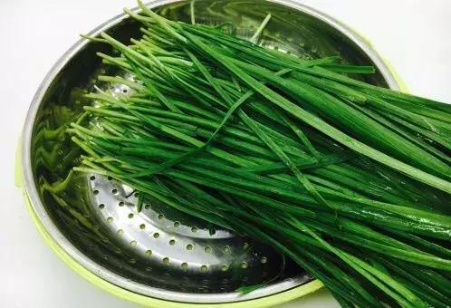 韭菜的做法，油菜的做法大全家常菜（家里连续一周每天都闻韭菜香）