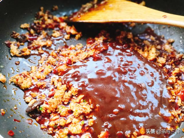 蘑菇酱最正宗的做法，蘑菇酱怎么做（拌面、夹馍、下饭）