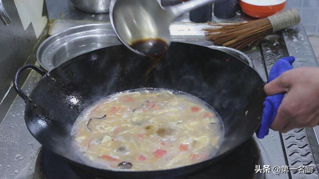 酸辣鸡蛋汤的做法，鸡蛋酸辣汤的家常做法（看看大厨都用的啥配料）