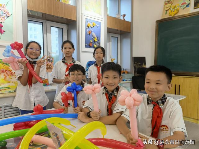 气球花朵造型简单做法，气球花的做法（长春小学生用气球自制“鲜花”表达爱师之情）