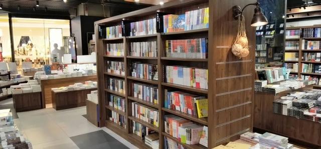 手不释卷的动物，平生未许轻言语,金口一蹄万户开打一个生肖动物（手不释卷徐小兔初登场）