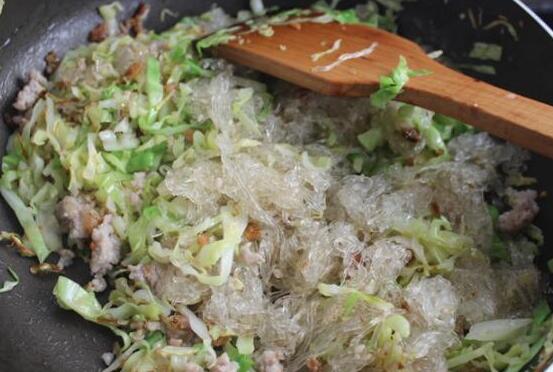 圖片[6]-【圓白菜炒粉絲】做法步驟圖 又美味 自己在家做比買的好吃-起舞食譜網