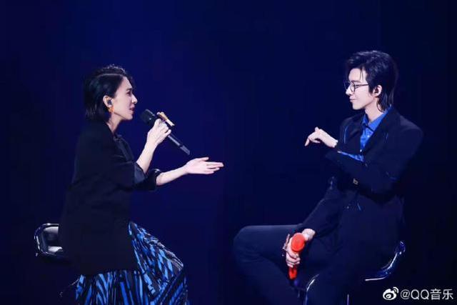 歌曲爱的漩涡歌词，歌词里有爱的漩涡的歌（戴佩妮刘宇宁默契演唱《街角的祝福》）