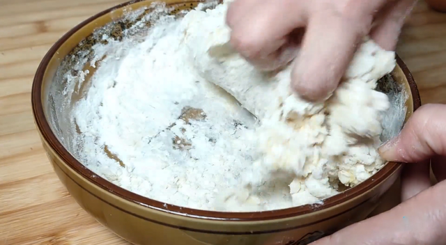 在家如何做沙琪玛，在家做沙琪玛怎么做窍门（教你在家自制沙琪玛）