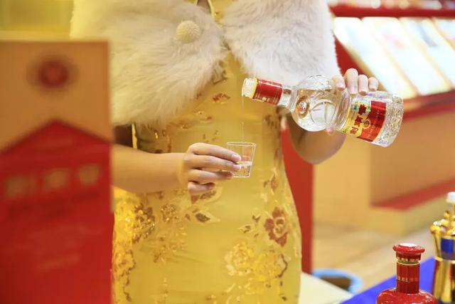  僧面佛面还有什么面，喝酒的人都应该知道酒场不过三碗面 