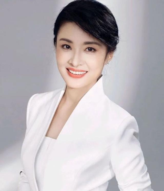 周涛个人资料，周涛个人资料及简介婚史（连续主持16届春晚）