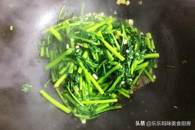 茼蒿叶子怎么吃，篱蒿菜的叶子可以吃吗（3种好吃做法要收藏）