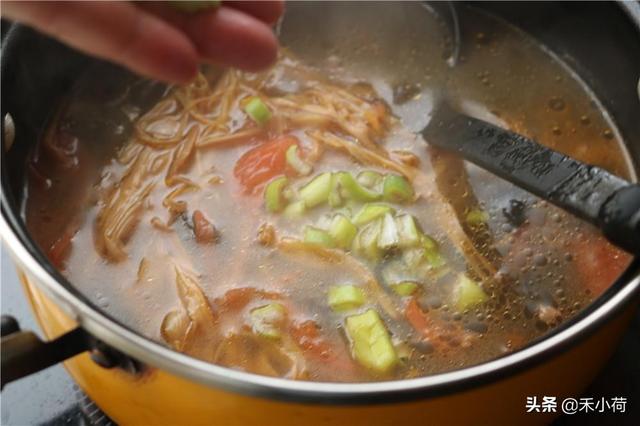黄花菜汤的做法大全，黄花菜汤的做法大全视频（食材家家常备）
