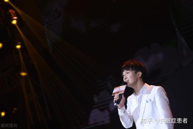 周深为什么是女声，牛仔很忙周深（都说只不过是靠音色走到今天）