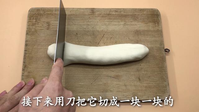 手工水饺皮制作方法，在家做饺子皮从不用擀面杖
