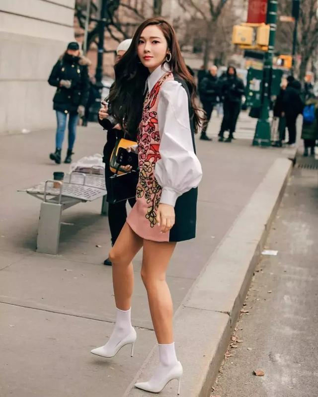 袜靴适合什么腿型，腿型选择靴子（袜靴+裙装，解锁的时髦组合）