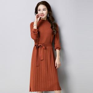 鹿皮绒是什么面料，麂皮绒是什么面料多少钱一米（早春新款连衣裙流行这几种面料）