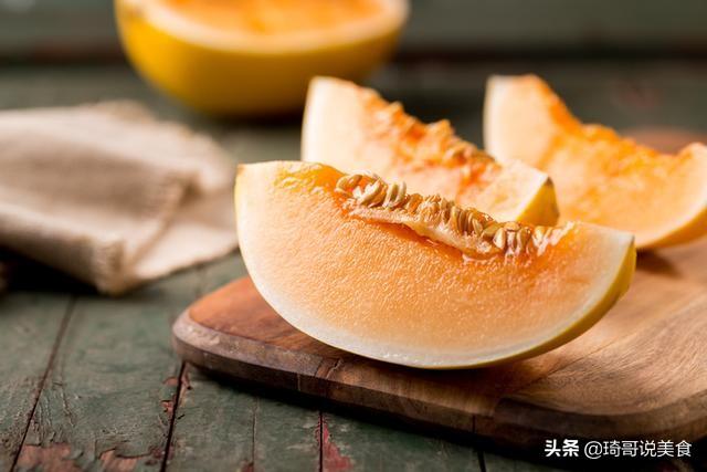 怎样挑选哈密瓜，什么样的哈密瓜好吃（喜欢吃西州蜜瓜的朋友）