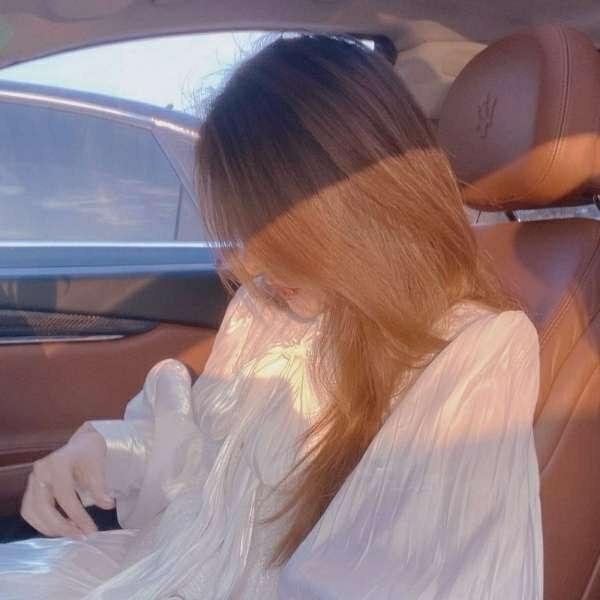 彩色头发妹妹可爱时尚，微信头像，彩色头发妹妹可爱时尚（看完图片我想染个彩虹头）