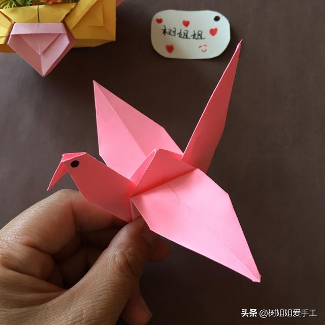 纸鹤的折法步骤，纸鹤折叠方法具体步骤（动物折纸：最经典的千纸鹤折法）