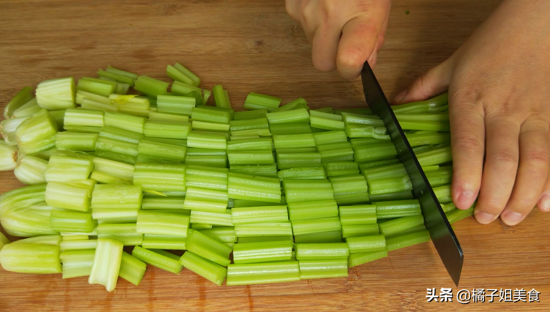 圖片[2]-【腌芹菜】做法步驟圖 做法簡單 開胃下飯 婆婆的秘方-起舞食譜網(wǎng)