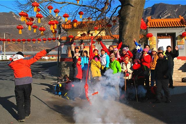 春节放鞭炮的由来，春节放鞭炮有什么来历（中国春节放爆竹）