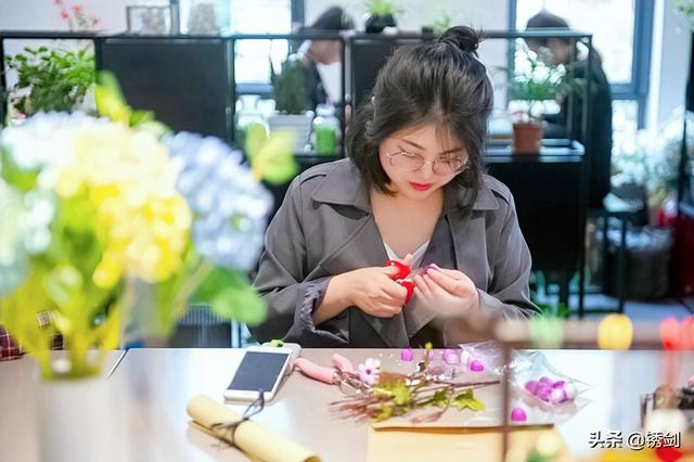 蚕茧怎么保存，蚕茧怎么保存到明年（蚕茧除了缫丝还能变身工艺品）