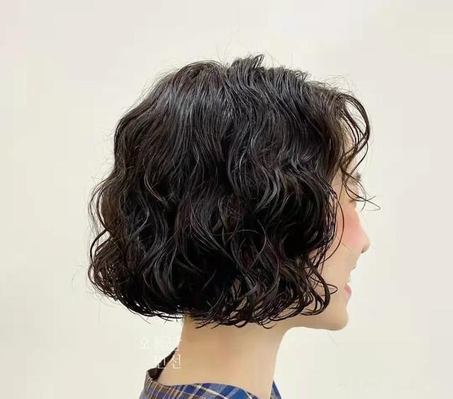 好看又自然的中长卷发，这种烫法才是真正的免打理