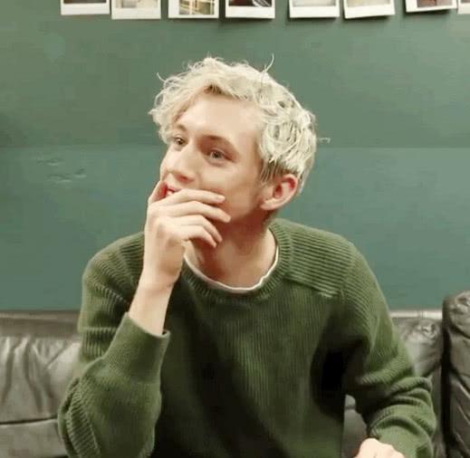 戳爷和布布的吻照，戳爷男友雅各布（戳爷这首“天籁”在校园疯传）