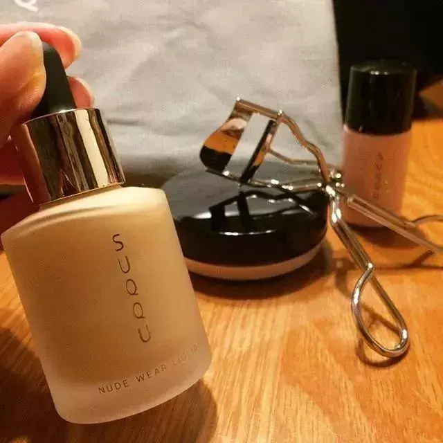 粉底液rmk是什么牌子，RMK粉底液色号（推荐10款适合春夏季的日系粉底液）