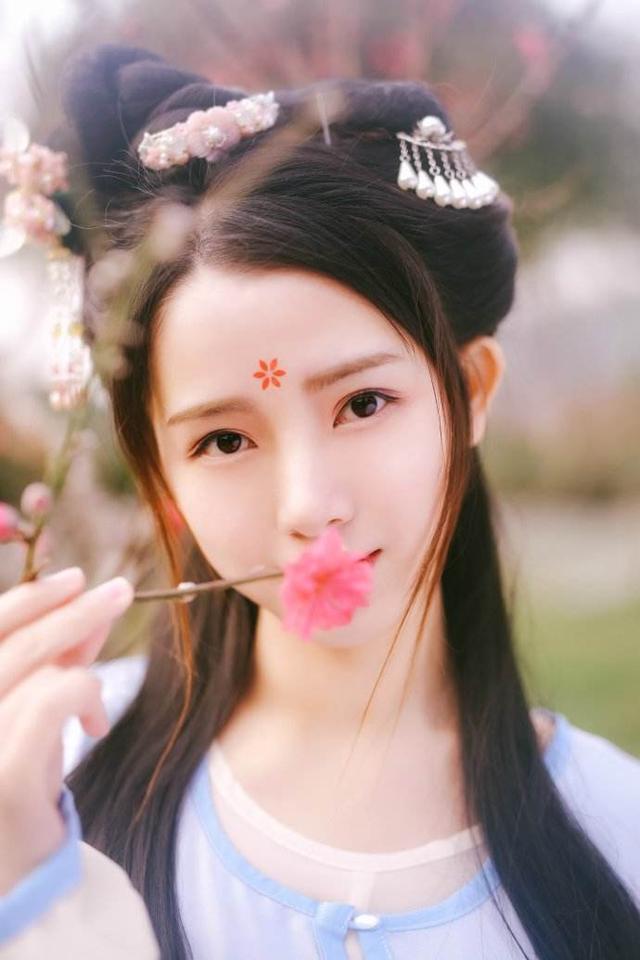 谁怜越女颜如玉，赞美三个美女的诗句（嫁得好对女人最重要）