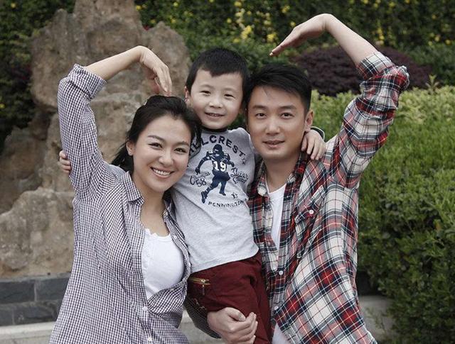 演员王海燕第一任丈夫是谁，演员王海燕第一任丈夫是谁啊（二婚嫁张嘉译育有一女）