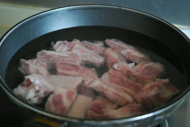 糖醋汁的家常做法简单好吃，不管煮哪种糖醋菜肴