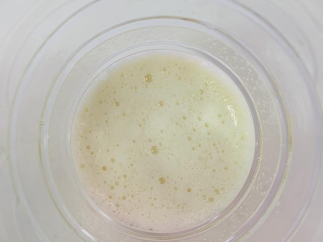 蜂蜜的辨别真假方法，蜂蜜辨别真假的方法（30年蜂农教你4招）