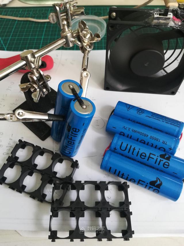 怎么自制充电宝的电池，DIY移动电源18650电池升压到19.2V供笔记本使用