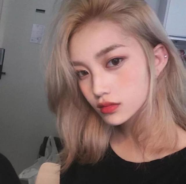 时尚气质女头/女孩子的气质要有也要有素质，微信头像，时尚气质女头/女孩子的气质要有也要有素质（有气质的女生头像）