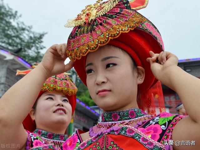 苗族的历史分布语言文字，苗族语言文字简介（苗族在国内一共有多少个分支）