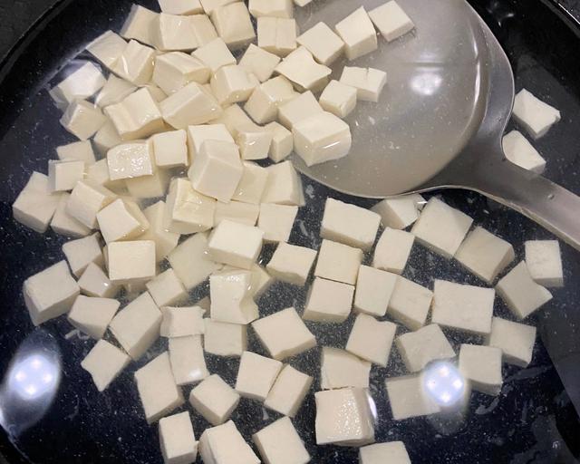 如何区别南豆腐和北豆腐，如何区别南豆腐和北豆腐（“南豆腐”和“北豆腐”有哪些区别）
