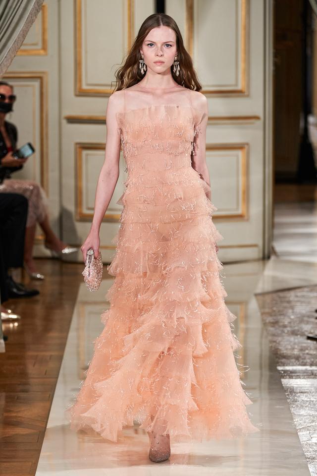 阿玛尼衣服什么档次，阿玛尼服饰什么档次（Privé2021秋季高定女装）