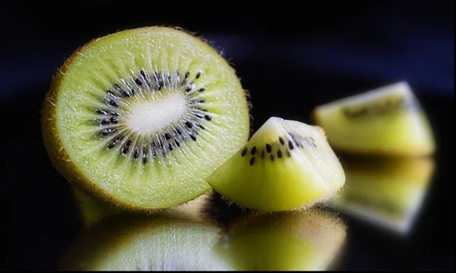 奇异果的功效是什么，奇异果的功效是什么作用（猕猴桃有助改善免疫）