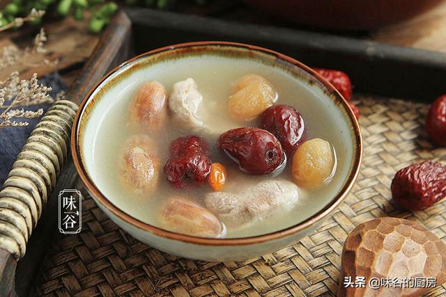菠萝蜜籽可以吃吗，菠萝蜜的籽可以吃吗（菠萝蜜核不要扔）