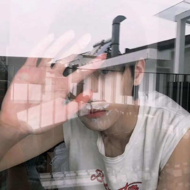 最凉不过人心图片，最凉不过人心，微信头像（也觉得冷可我不会拥抱别人）