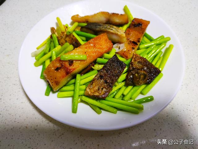 腊鱼怎么炒好吃，腊鱼怎么炒好吃又嫩（一道让我惦记了一年的菜）