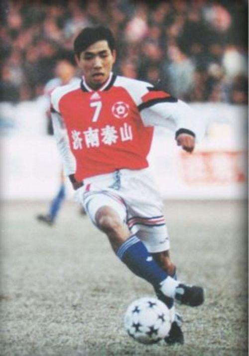 足球中的中锋是干什么的，足球里的中锋是干什么的（李铁跟郝伟好好学着点）