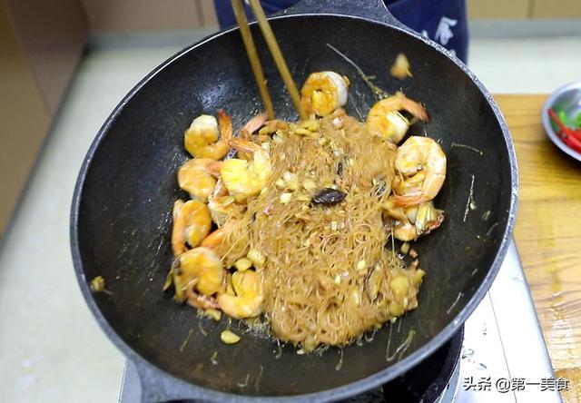 大虾怎么炒好吃，大虾怎么炒好吃又简单的做法（想吃虾不用再去饭店了）