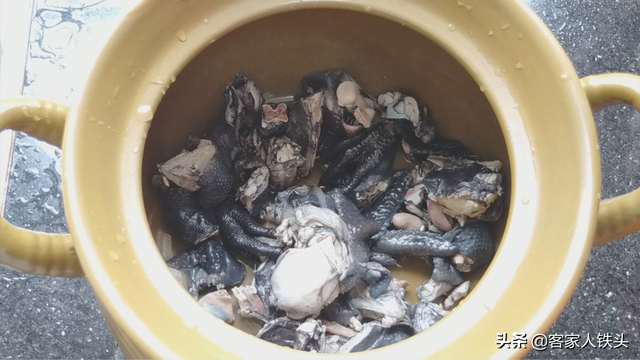 炖乌鸡怎么炖，怎么炖乌鸡汤（告诉你详细配方与做法）