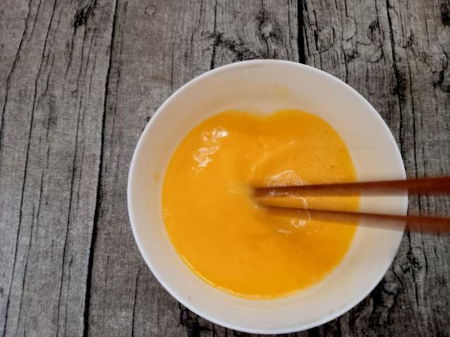 最简单的牛奶饼干，超级纯牛奶饼干的做法（在家自制小零食）