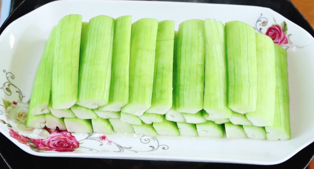 图片[3]-【清蒸丝瓜】做法步骤图 颜色翠绿营养不流失 清淡又美味-起舞食谱网