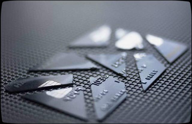 银行止付是什么意思，征信报告上的银行止付是什么意思（信用卡明明有额度却出现“止付”）