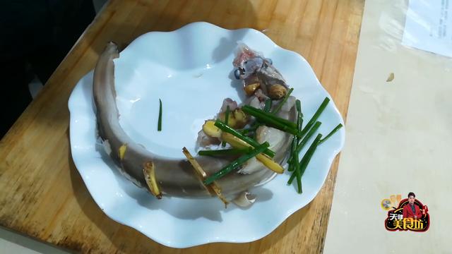 小鲨鱼怎么做好吃，鲨鱼肉怎么做好吃（花39元买了条鲨鱼蒸着吃）